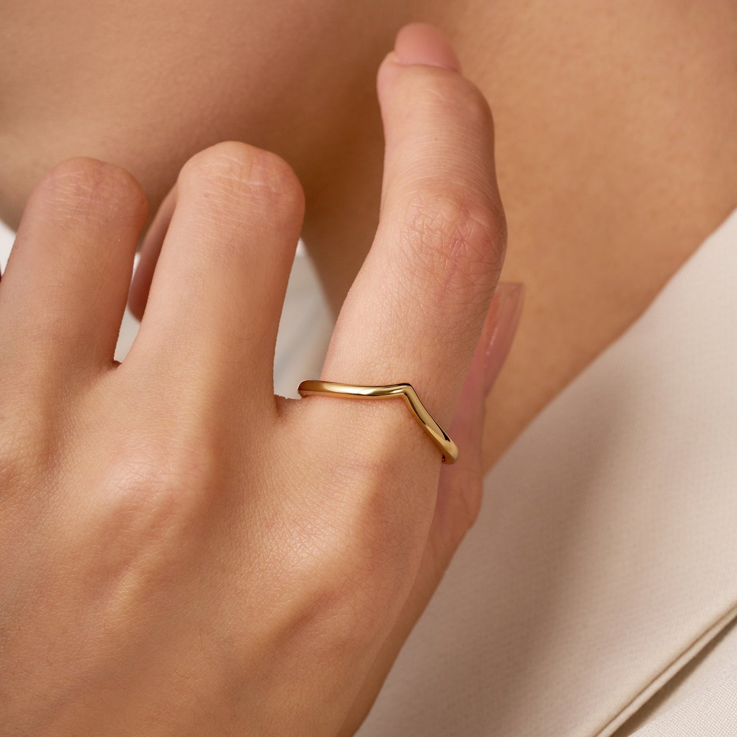 Minimalist V-Shaped Band